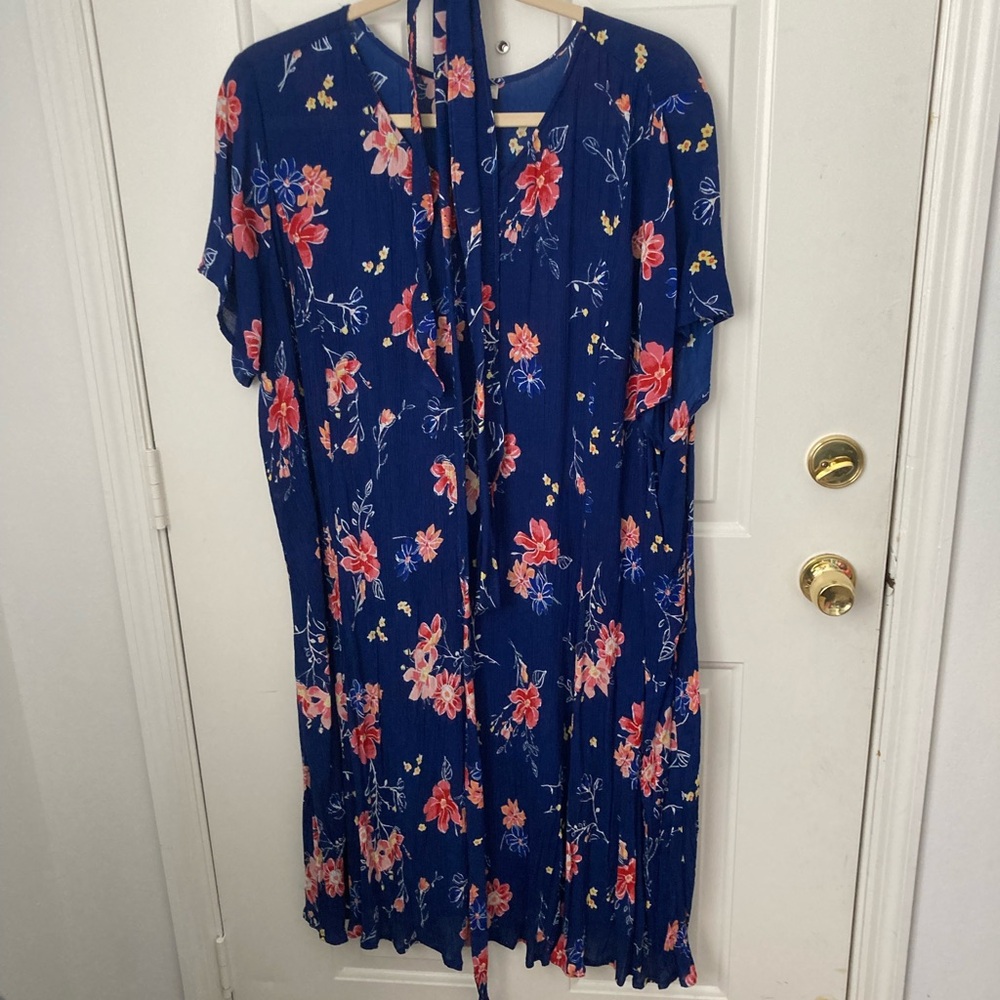 Woman within 3X crinkle dress short sleeve v-neck, blue pink floral pattern belt